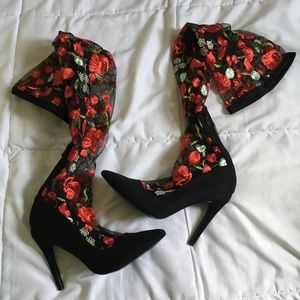 Black Rose Print Heels